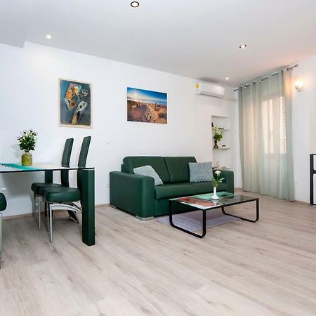 Studio Apartment Magic โรวีน ภายนอก รูปภาพ