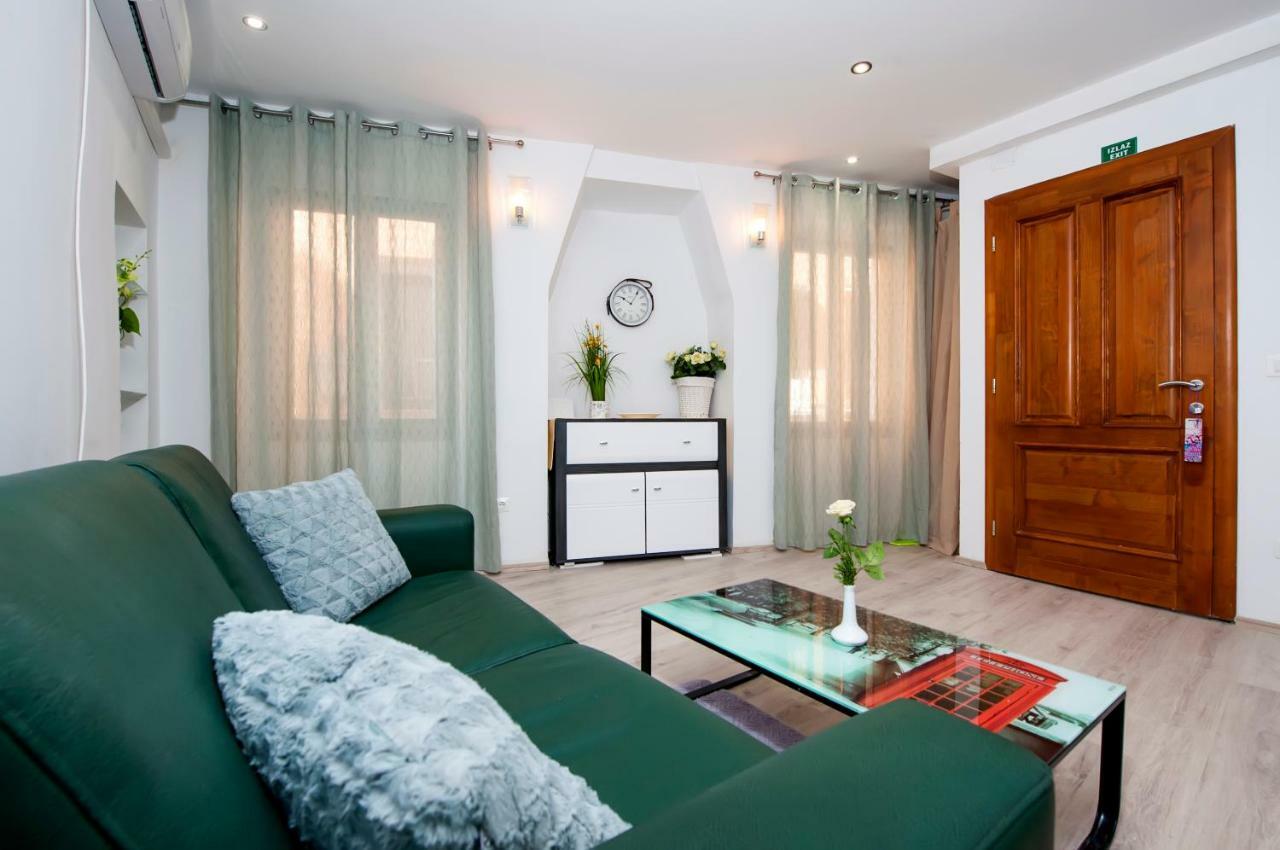 Studio Apartment Magic โรวีน ภายนอก รูปภาพ