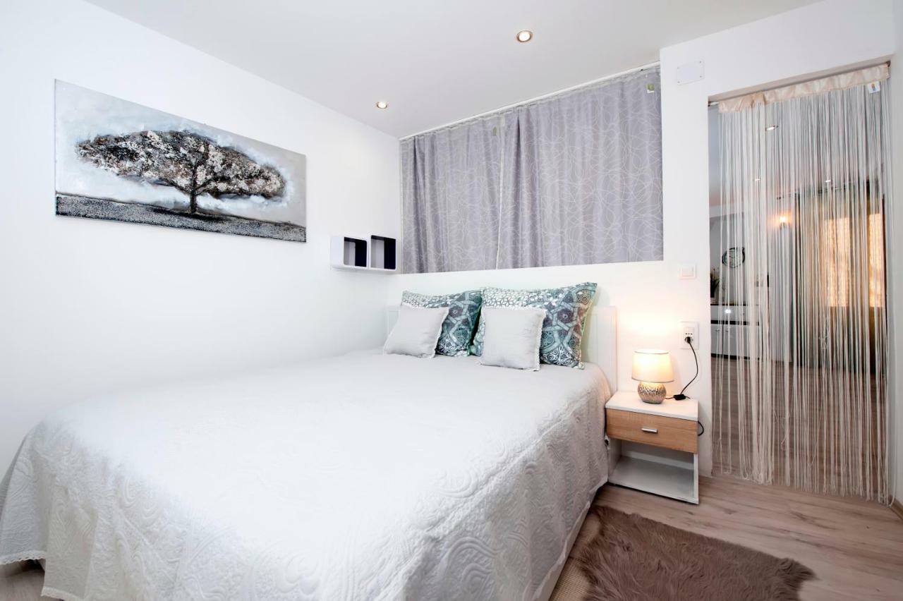 Studio Apartment Magic โรวีน ภายนอก รูปภาพ