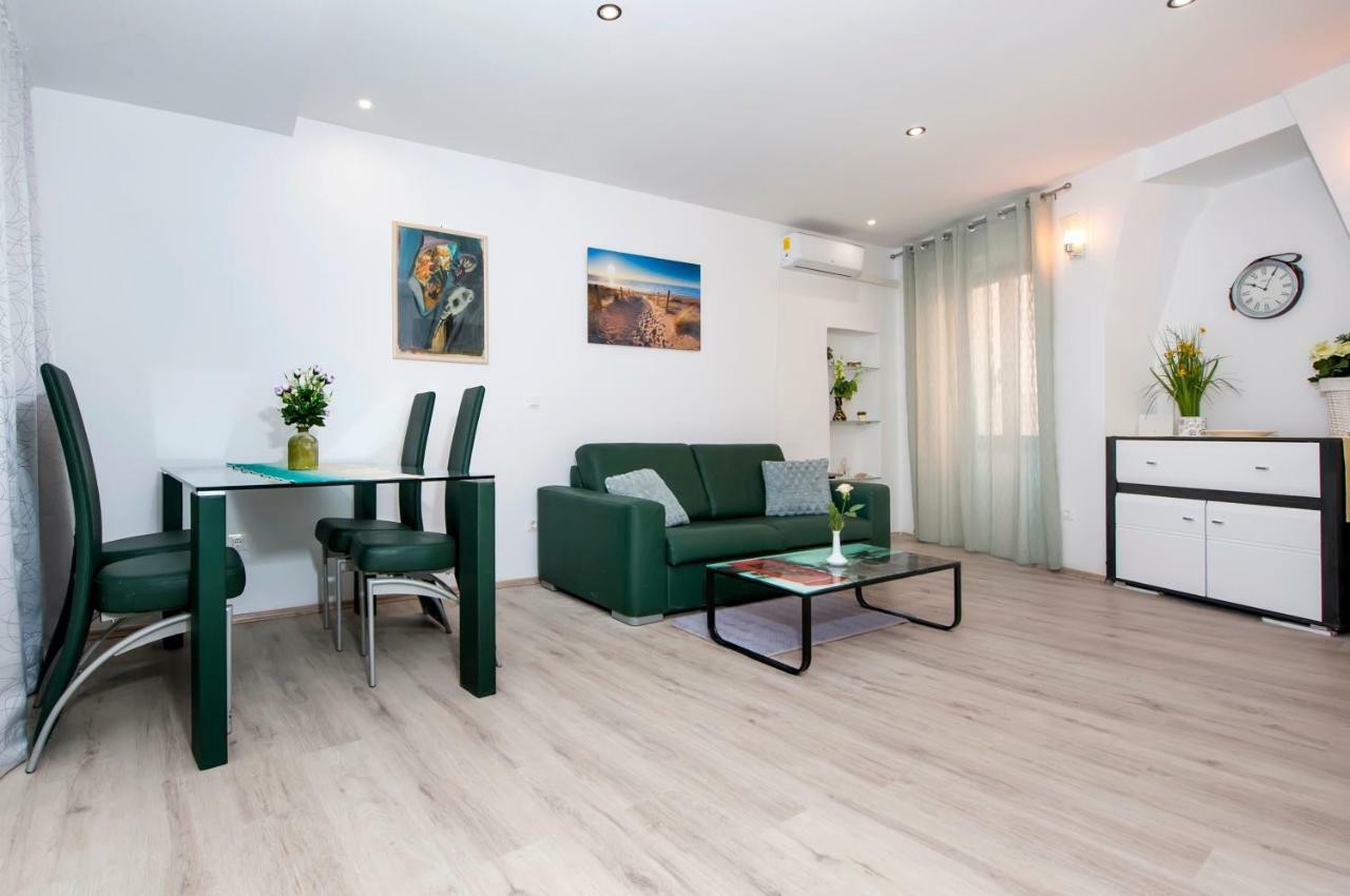 Studio Apartment Magic โรวีน ภายนอก รูปภาพ